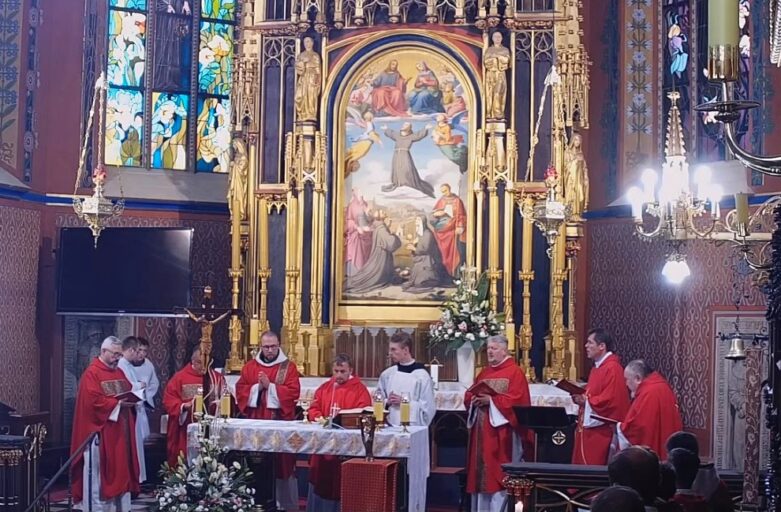 Celebración de la memoria litúrgica de los Beatos Mártires de Pariacoto en la Basílica de San Francisco en Cracovia